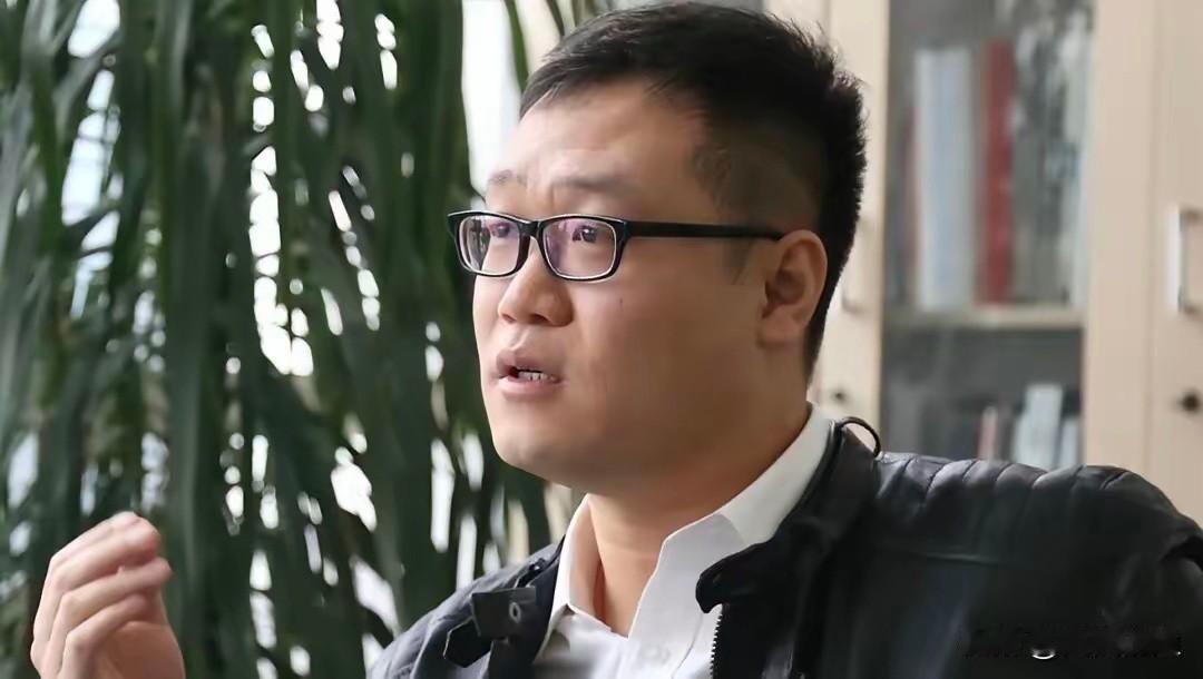 这事儿在科技圈炸开锅了，大疆前副总裁袁栋，曾经风光无限的人物，如今却因为涉嫌受贿