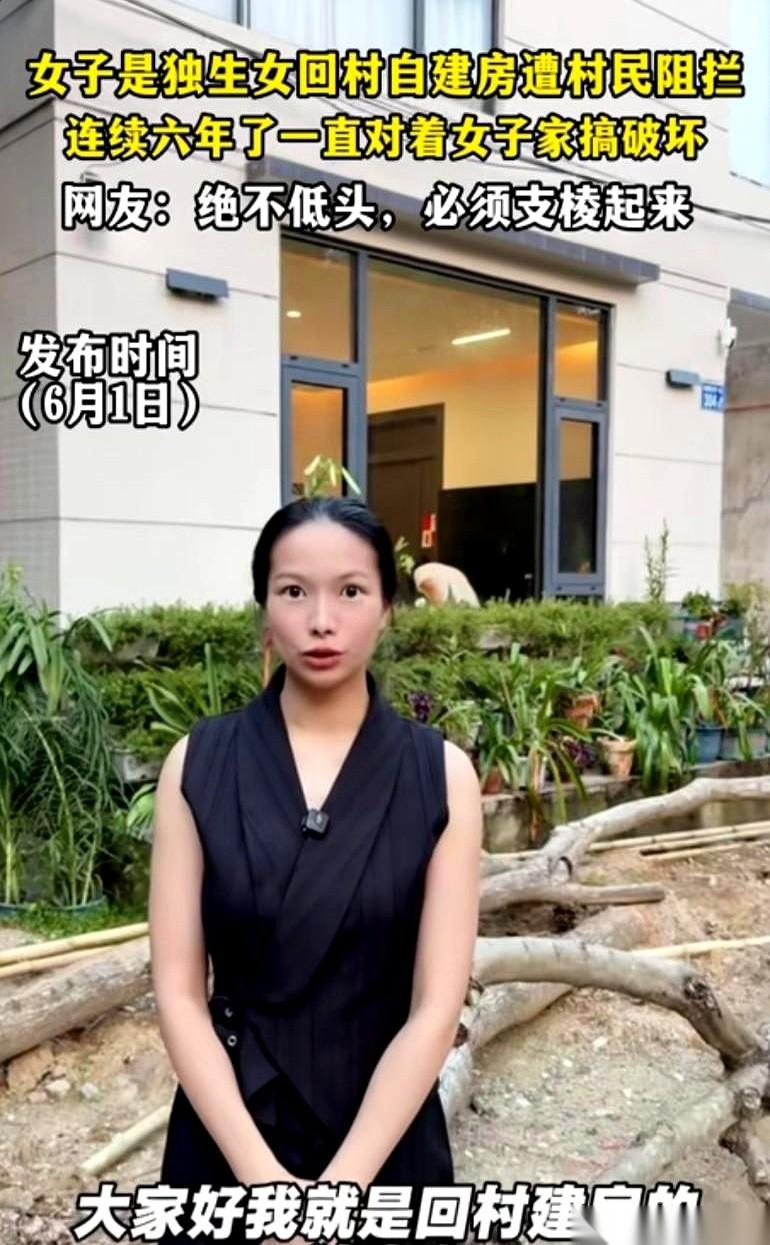 挖掘机刚响，七八个村民“呼啦”一下全围上来，直接躺在了履带前面。领头的老头，梗