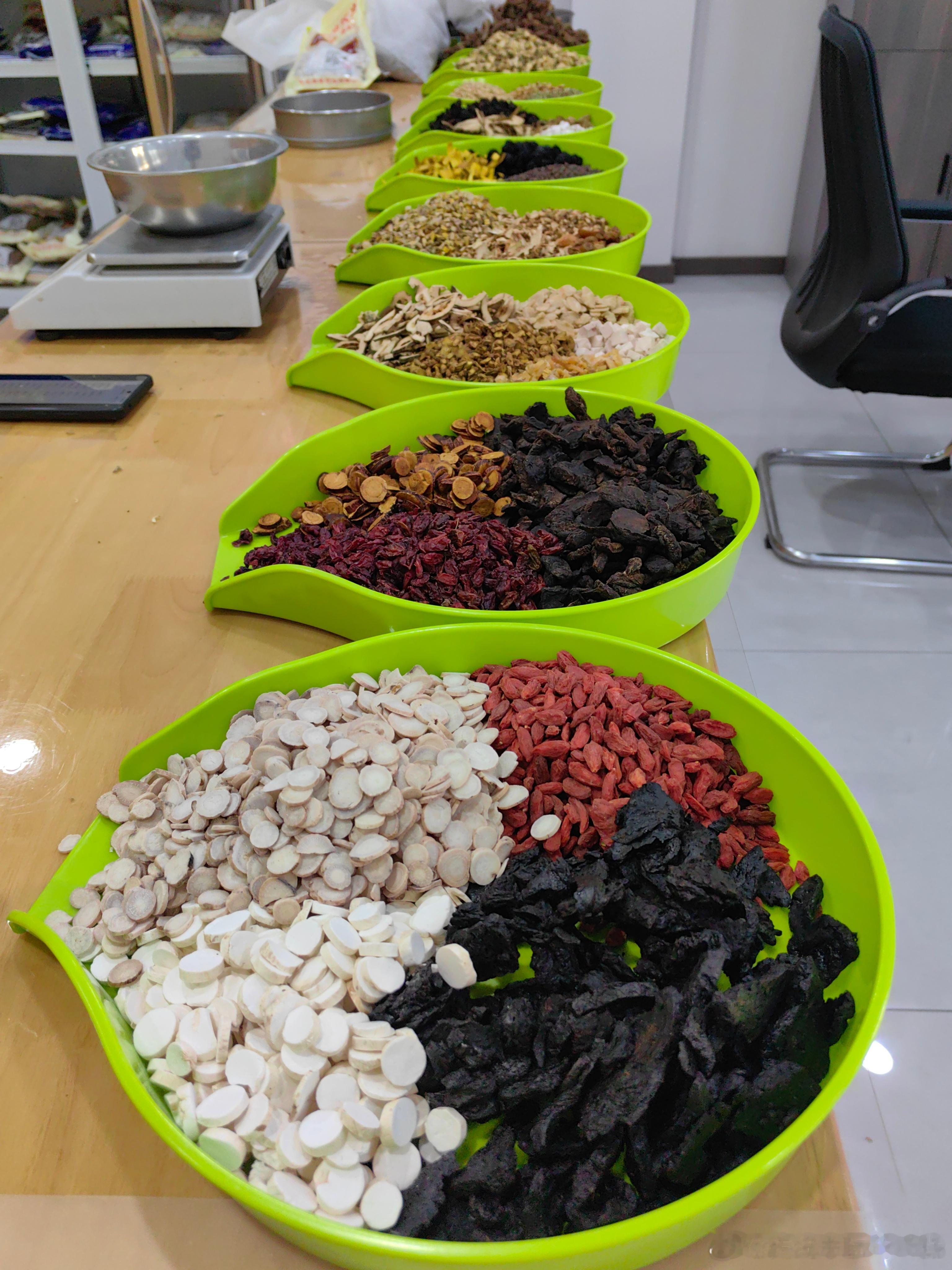 疫情以前，我对于膏方的态度是不屑一顾的。疫情以后，我对于膏方的态度是爱不忍释的。