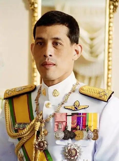 泰国这几年的选择很明确，就是坚定地向东看。熟悉泰国历史的人都清楚，这份选择背后，