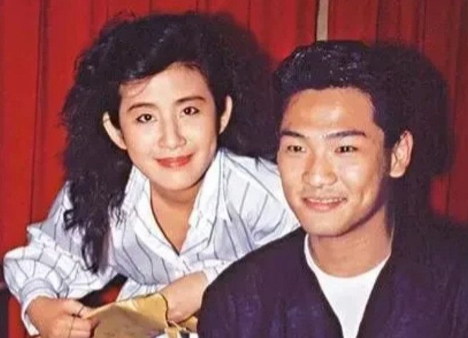 1996年，和杜德伟相恋的第8年，吴君如暴饮暴食体重达到134斤，当她飞去台湾打