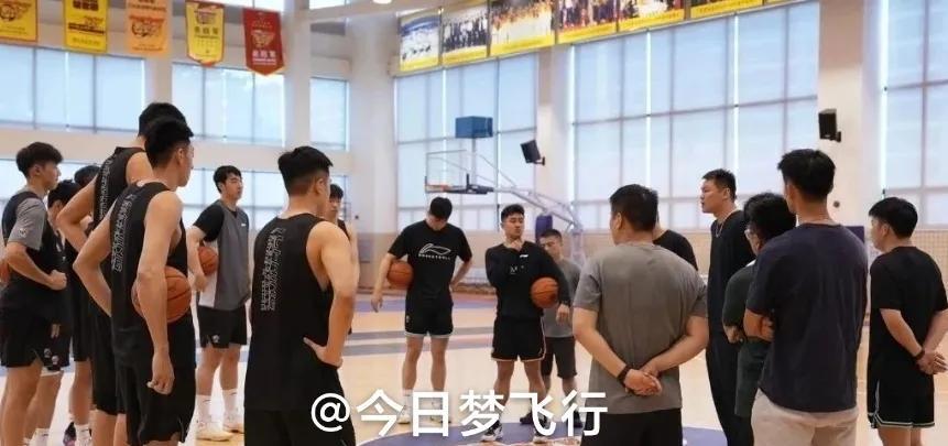 广东队国内球员还会有人员调整吗？上赛季广东队国内球员是三出五进，赵锦洋、马宇启