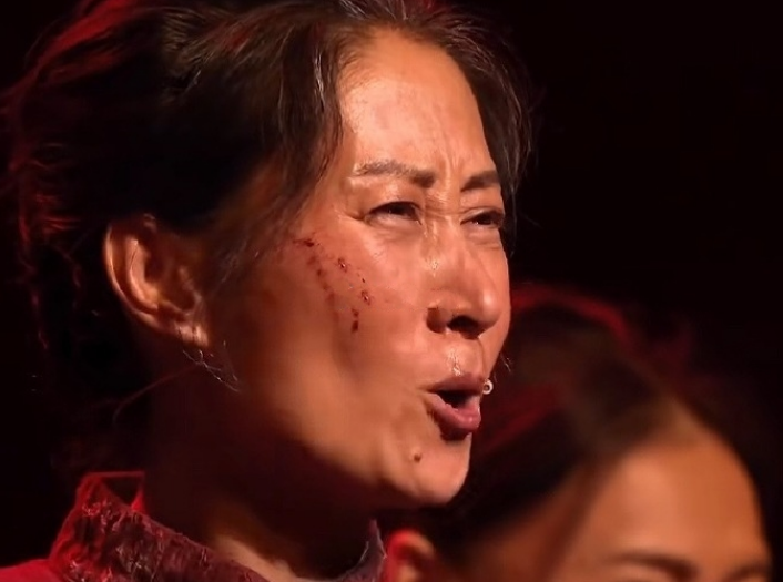 大家发现了吗？刘敏涛演戏，有个一辈子也改不掉的“毛病”，那就是她太豁得出去！