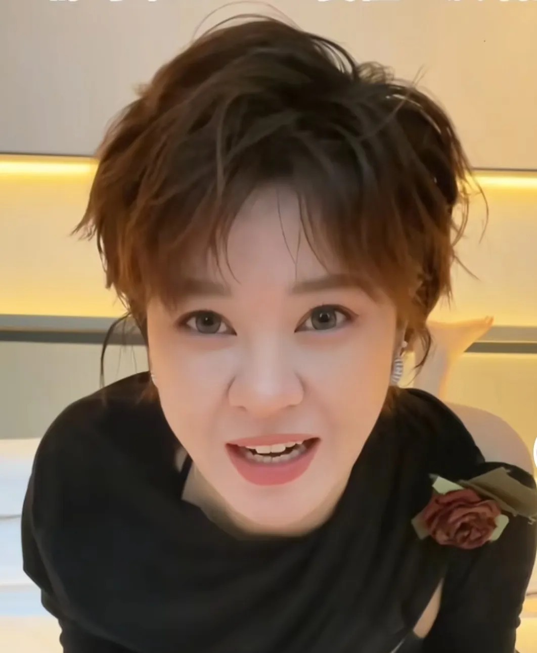 家人们，郁可唯可是躺床了，你们看着办昂