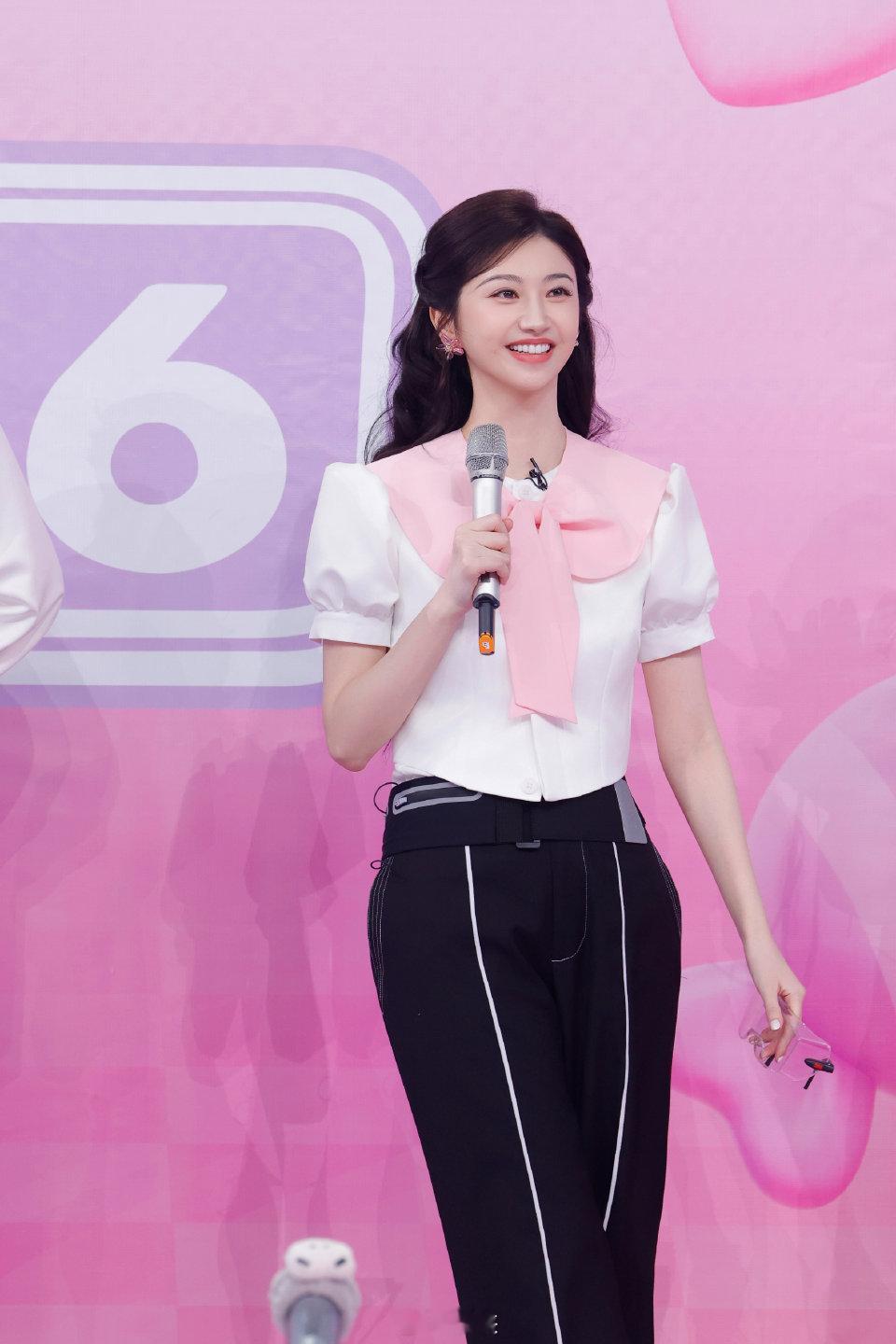 景甜一本正经地萌萌出击看得出景甜是真的紧张粉扑击打挑战里，景甜开局小小失误后立