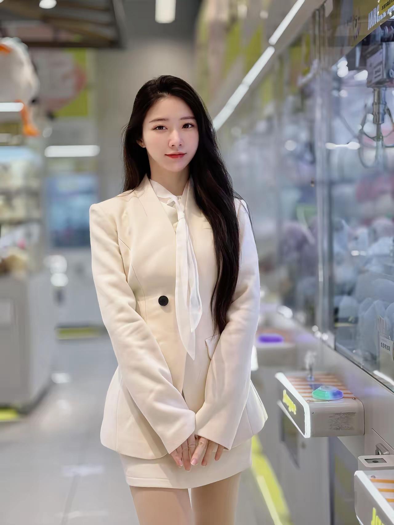 保持自律保持热爱，昨日之深渊，今日之浅谈。