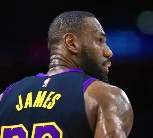 夜间突发！NBA四大消息！1、哈登跳出球员选项，将成为完全自由球员。接下来就看