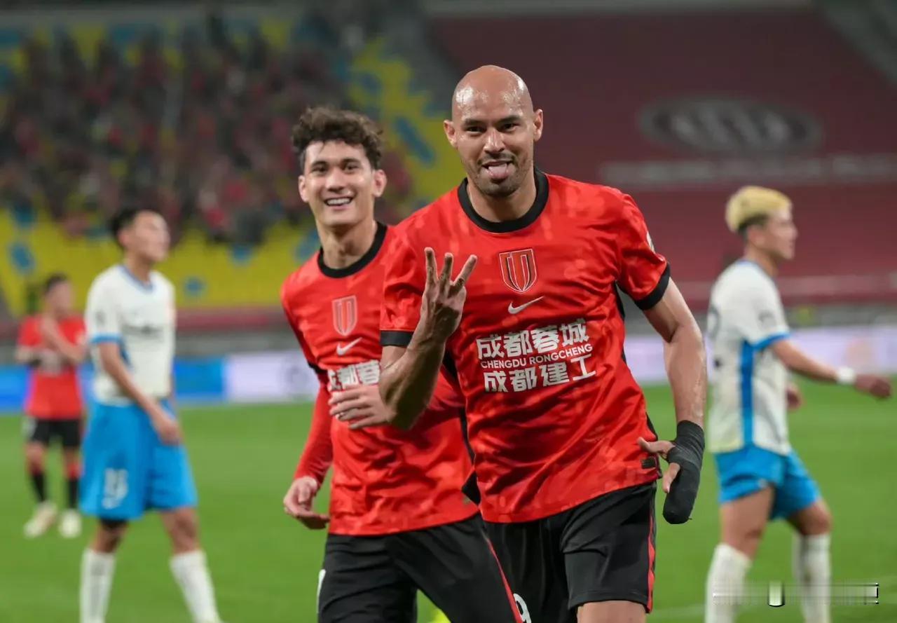 费利佩当替补也是一种很不错的战术在主力球员轮换这一点上山东泰山主帅韩鹏真的