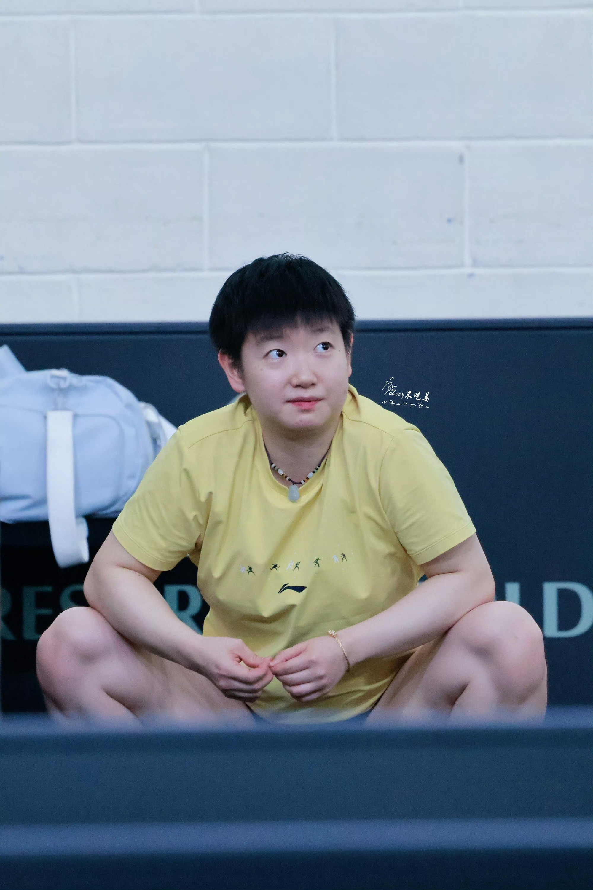 孙颖莎今日份可爱奶黄包孙颖莎完全就是刚出炉的小豆包-造型适配度拉满：亮黄色穿搭