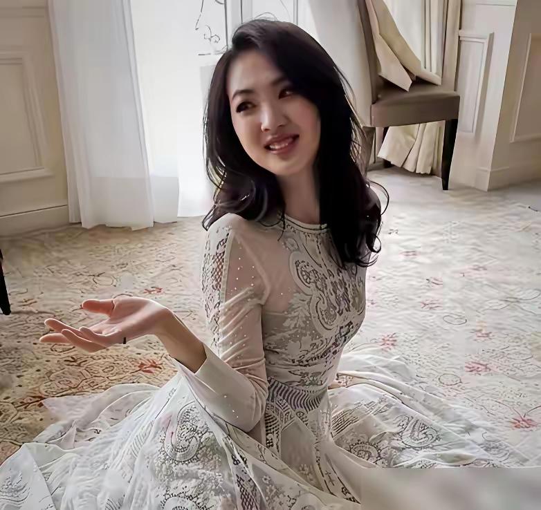 刷到姚安娜在北京的公寓视频时，我是真没反应过来——133平的一室两厅，装修白墙配