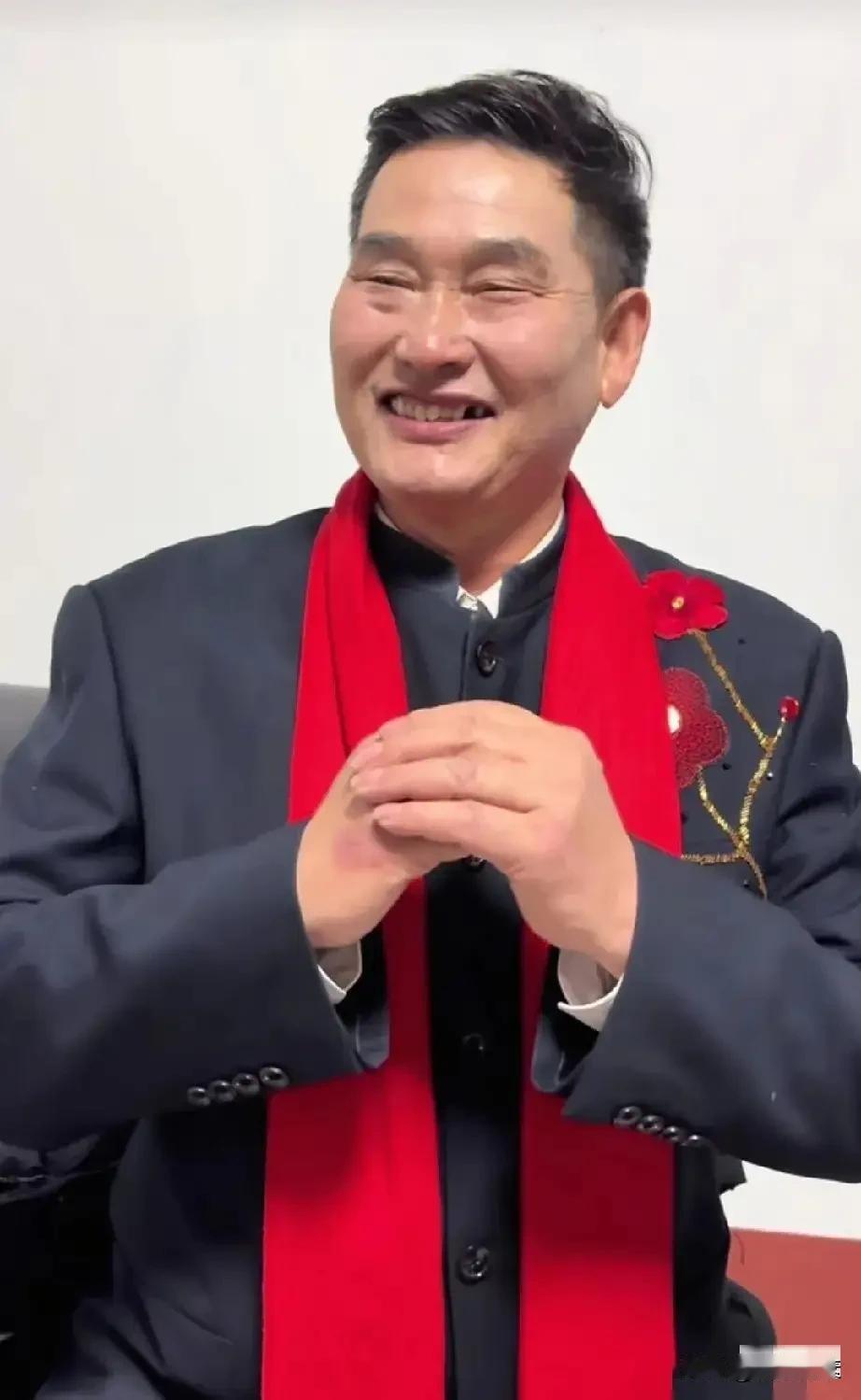大家发现没有，一些老明星六七十岁了还到处演出挣钱，很多是钱花完了。然而朱之文老