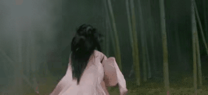 同一个导演下的差不多姿势的镜头，吴谨言和张天爱，你Get到了谁？