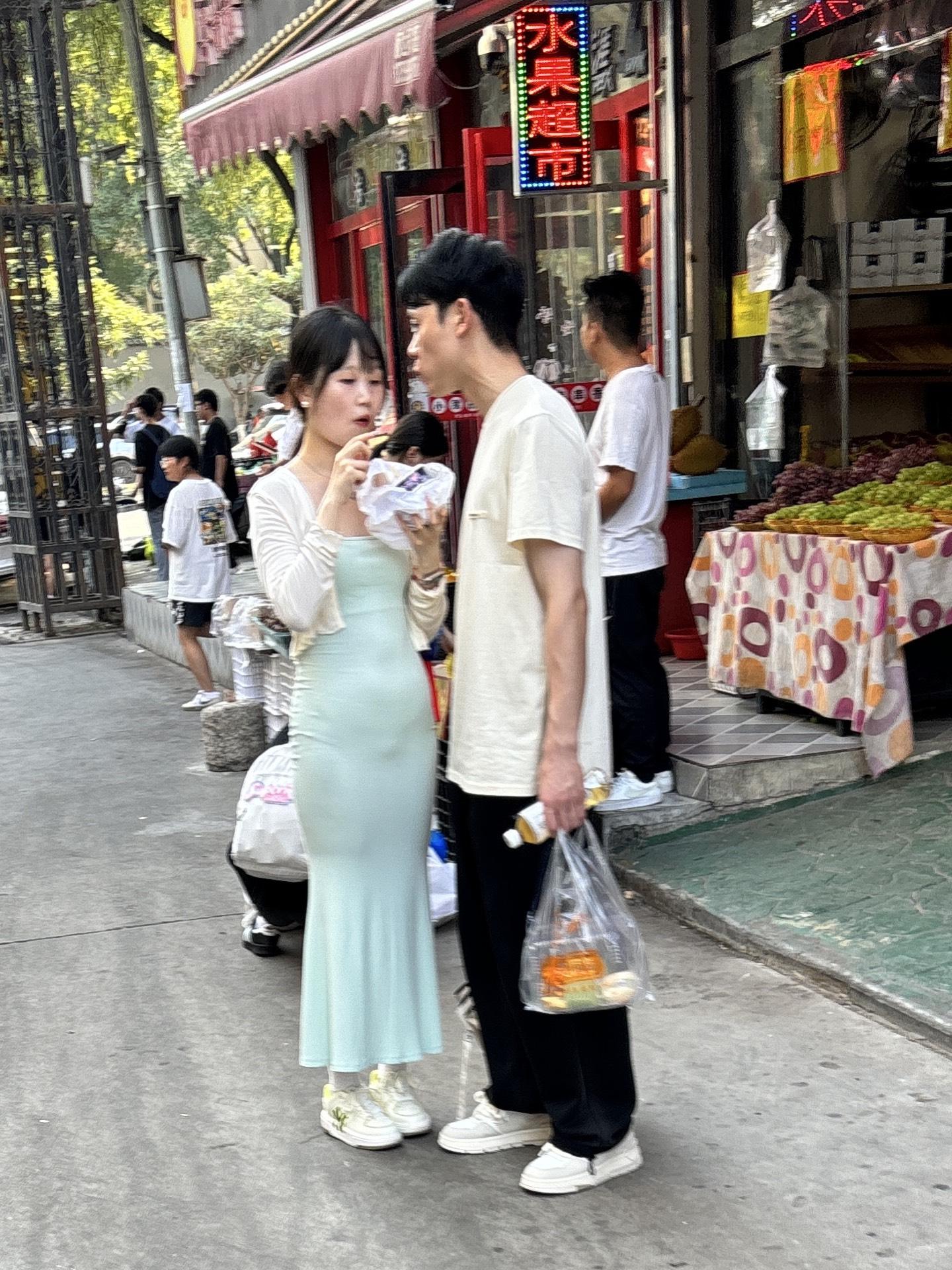 街拍时尚穿搭 情侣拍照姿势 文艺小清新 最想拍的婚纱照 情侣旅行