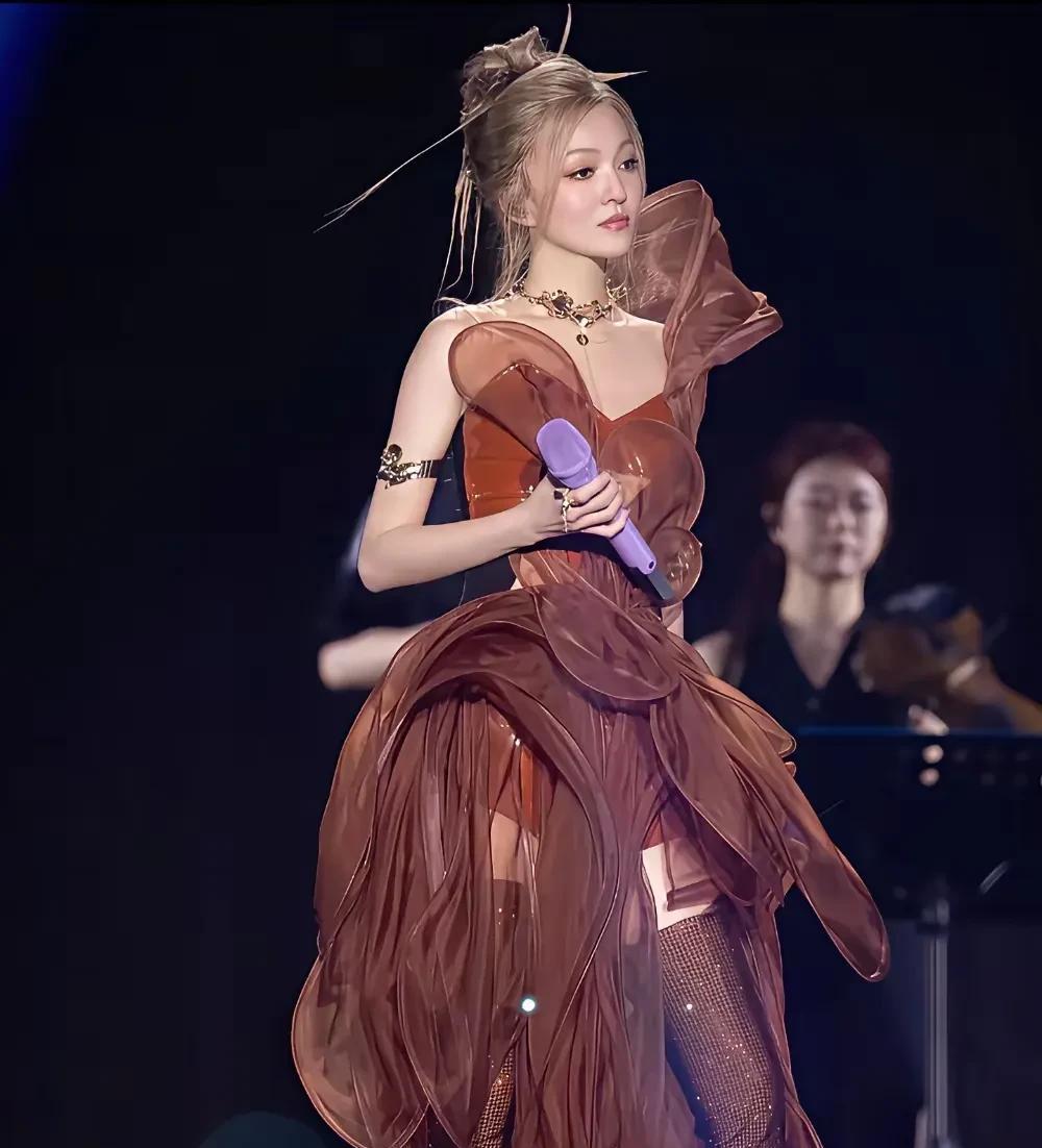 张韶涵就是我心目中《斗罗大陆》的天选小舞。看动漫的时候，我就代入她的脸来看的。