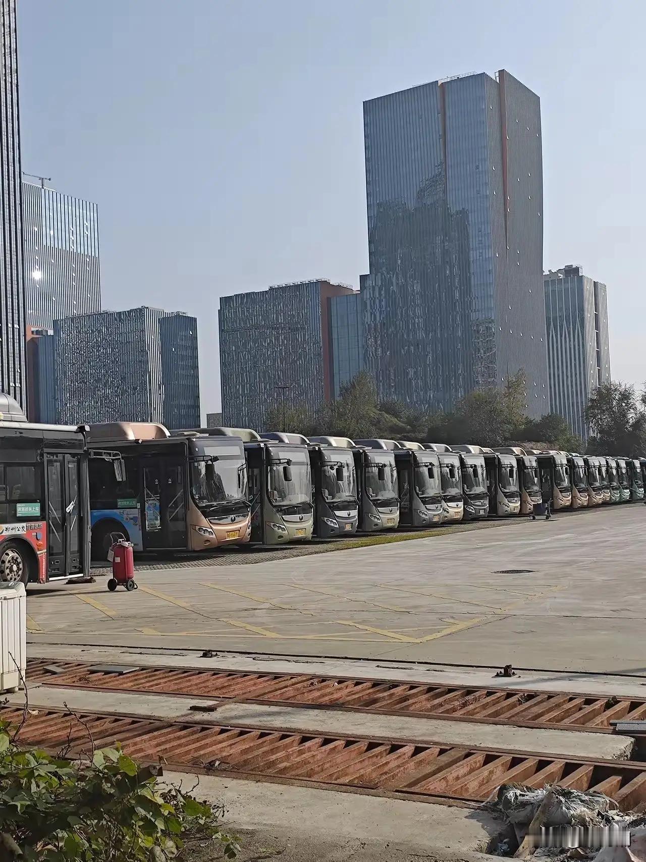 郑州闲置公交车可开通郑上路，中原路，科学大道经荥阳城区到上街区3条郑州公交线路，