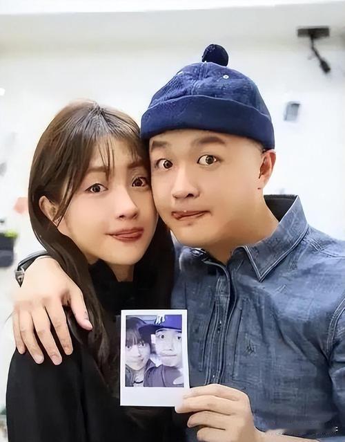 包贝尔出轨的第一个受害女性竟然是柳岩。许多人提到包贝尔，第一件问他是不是婚礼