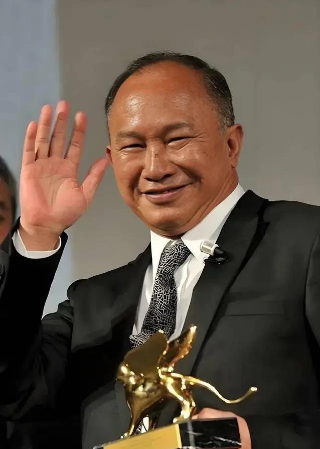 著名导演吴宇森确诊淋巴癌中期，变卖了北京的房产去美国治病。没想到8年后，妻子