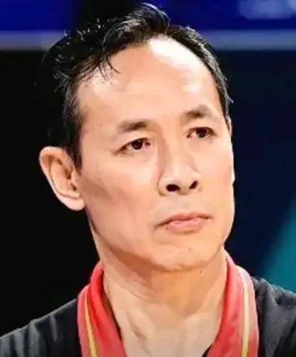 北京还是会输掉总决赛一场比赛，罚款20万！徐济成坐在主席台上，面对滔天的黑哨怒