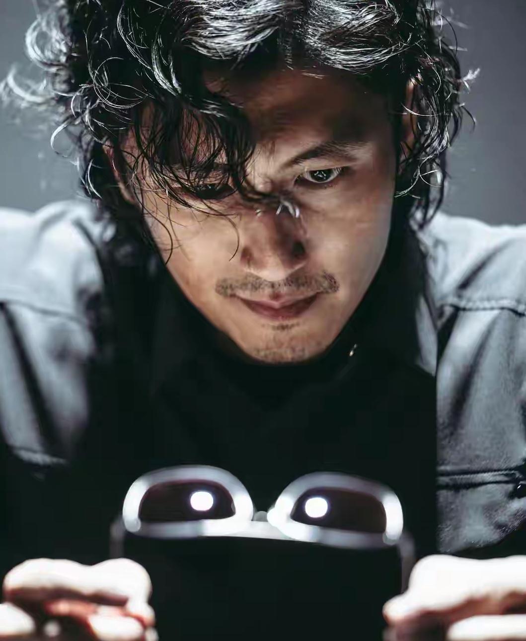 谢霆锋的上限是梁家辉。实际上，他的外形条件十分优越。在《怒火重案》中的这个发型