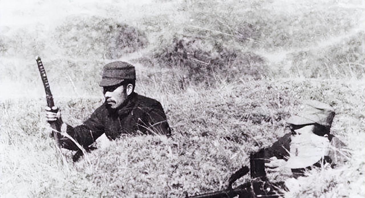 1942年，辛树声被捕后，不忍爷爷受苦，承认了自己的共产党身份，并交出了一份地下