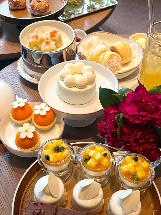 人老了真的很可怜，你认同吗？人老了，任何人都是非常可怜的。这是本人的观点。