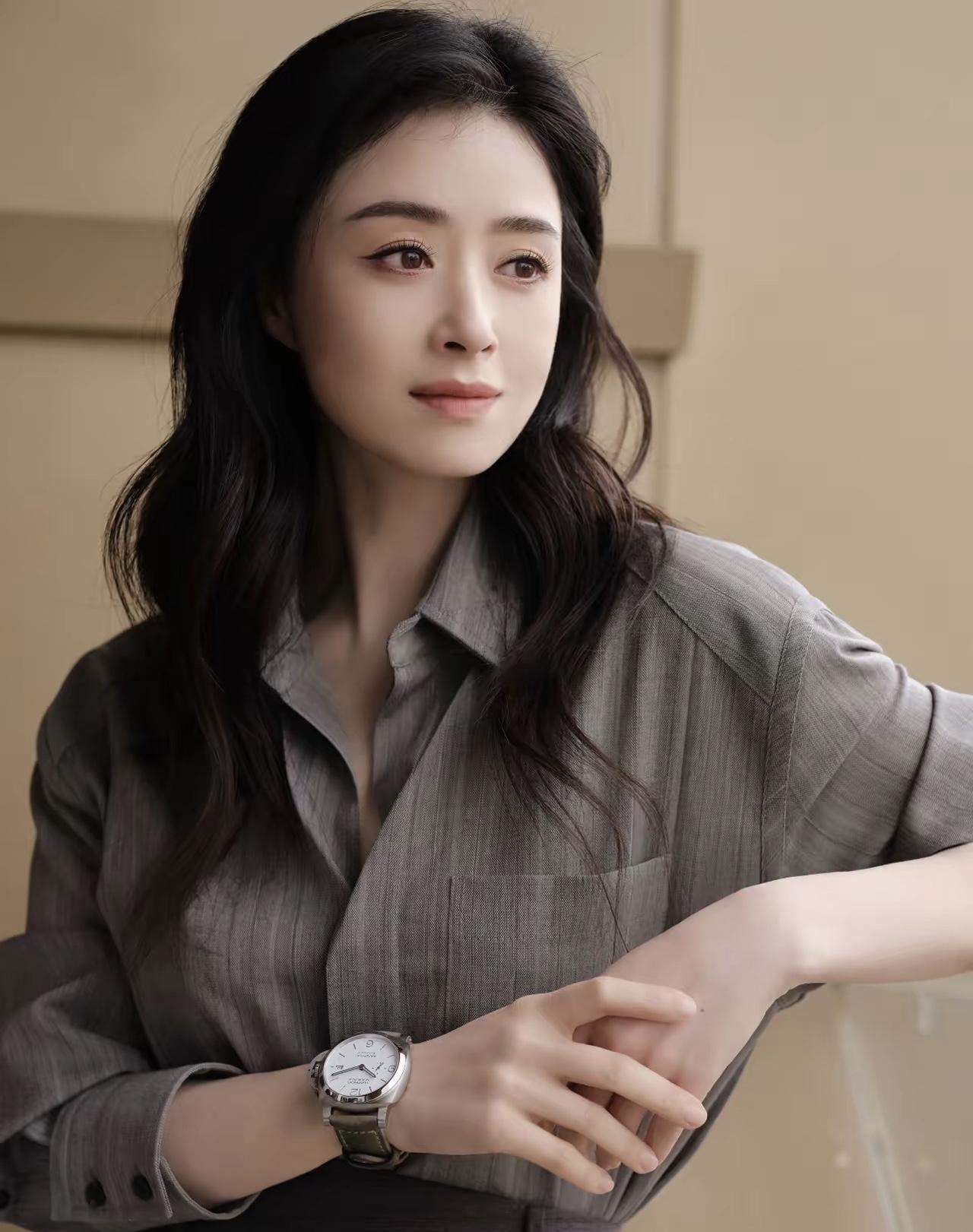 一觉睡醒，是不是全网都知道了。2025年11月8日晚，央8新剧《四喜》接档撤下的