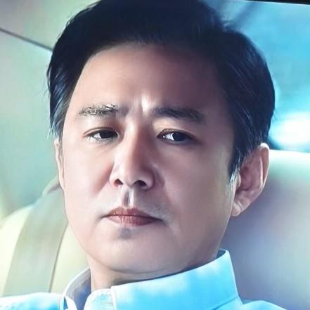 追完《交锋》里这段台湾军情局围猎谢家的剧情，我浑身鸡皮疙瘩都冒了出来。林看山、