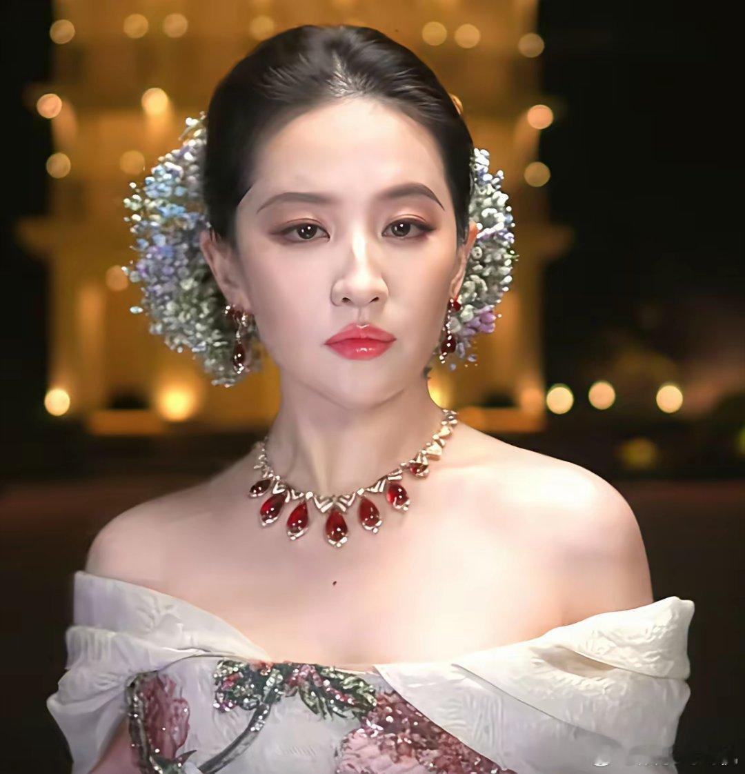 面相玄学真是玄的厉害明明刘亦菲和杨幂年龄差不多但是刘亦菲依然是过去看到的神仙姐姐