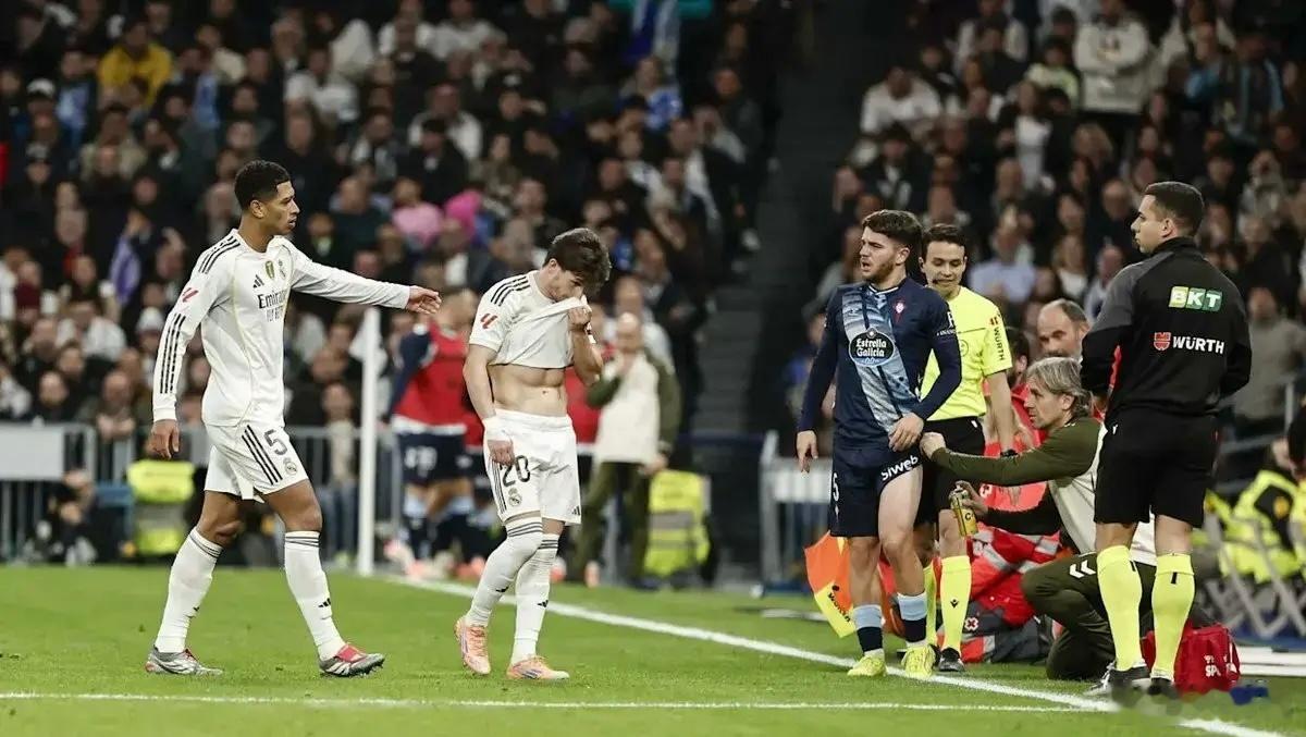 皇马0比2塞尔塔耻辱啊，裁判这么吹肯定有点问题，仅靠黄牌怎可能压得住火？搞不好适