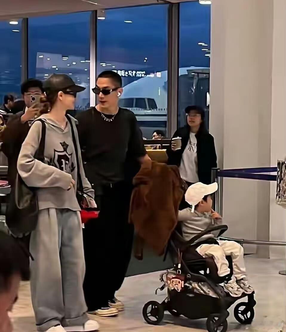 戚薇3岁儿子近照，印象还停留在lucky小时候，原来儿子都3岁了。