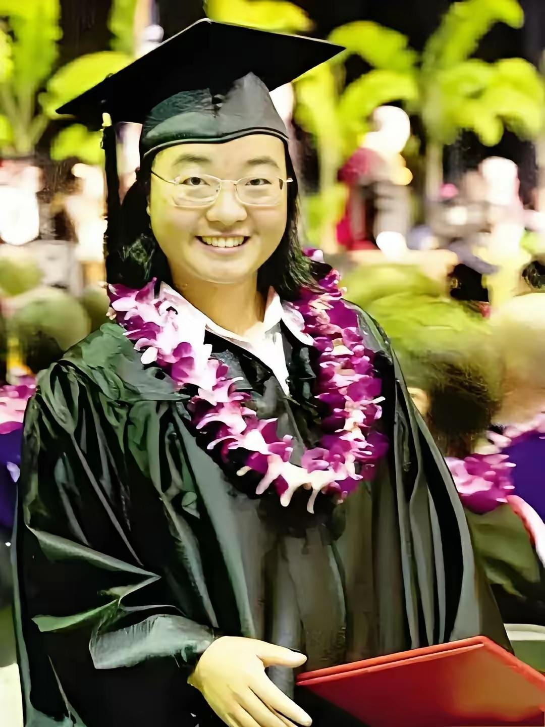 张艺谋说她“长得不好看，身材也差”，成不了演员。14岁的农村喂猪丫头听完