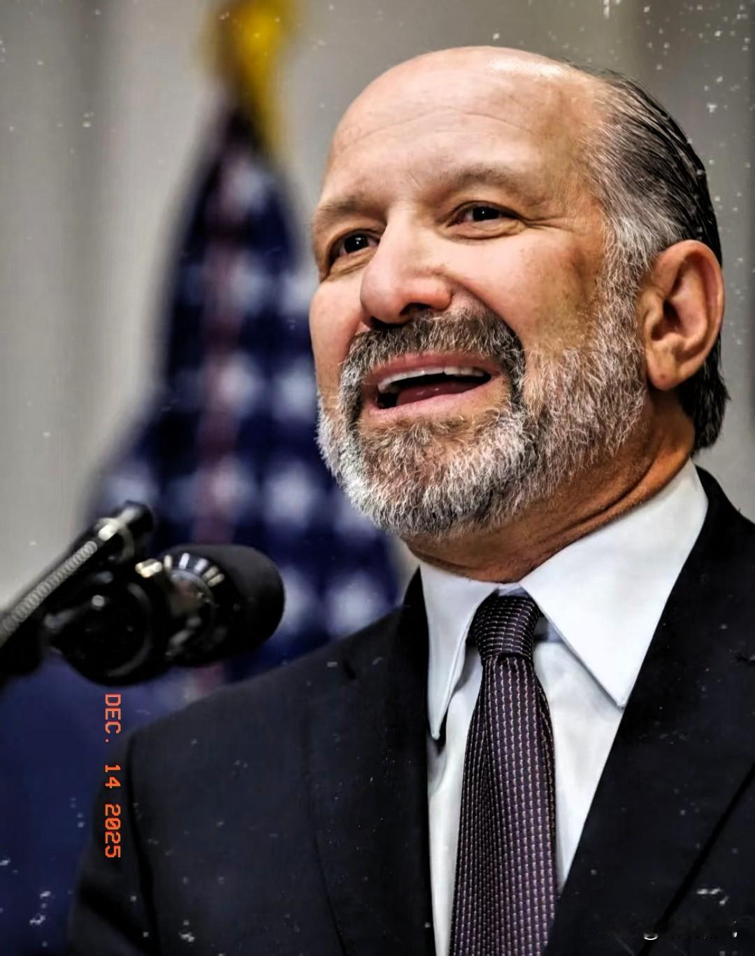 我看后简直就是惊呆了！美国商务部长卢特尼克表示，特朗普之所以放开对中方人工智能