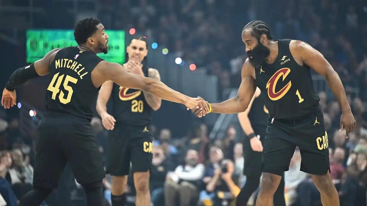 你永远可以相信常规赛的哈登！加盟骑士后，5胜0负，对手分别为国王，掘金，