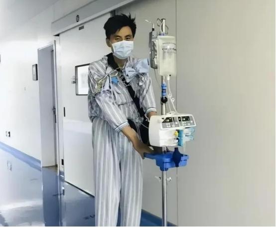 2019年，首位装国产人工心脏小伙：8小时充次电，不能坐飞机，洗澡要防水  