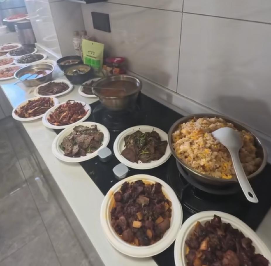 “太有人缘了！”贵州，女子没想到，六年级毕业的儿子第一次邀请同学来家里吃饭，竟来