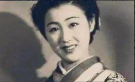 1945年，中国远征军在缅甸意外俘获十余名日军溃兵，团长原欲处决所有战俘，然而战