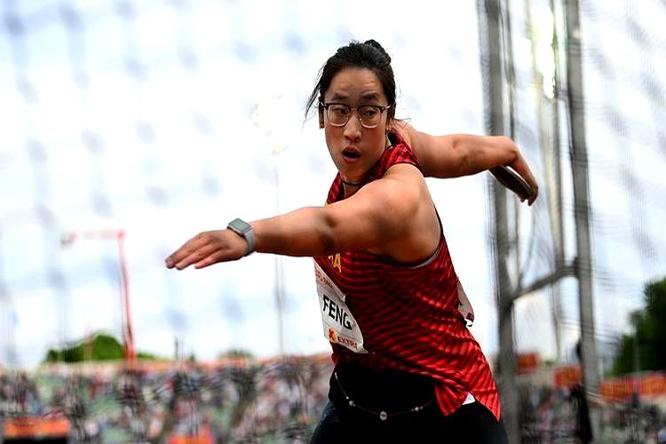 2025年全运会女子铁饼决赛，本来大伙儿都觉得没啥悬念了。山东名将冯彬，