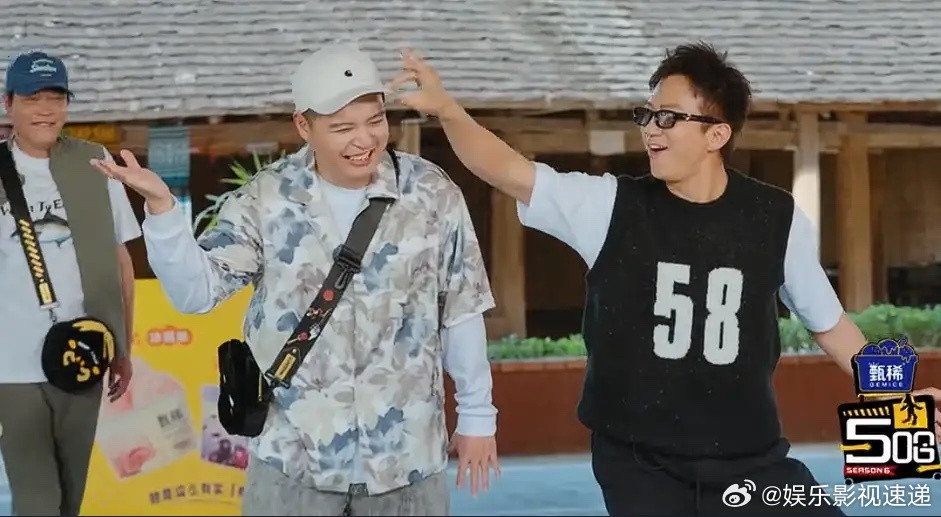 真不明白五哈为什么每年都请马頔？他还不如李乃文放得开敢拼。马頔是跳舞玩不了，轮滑