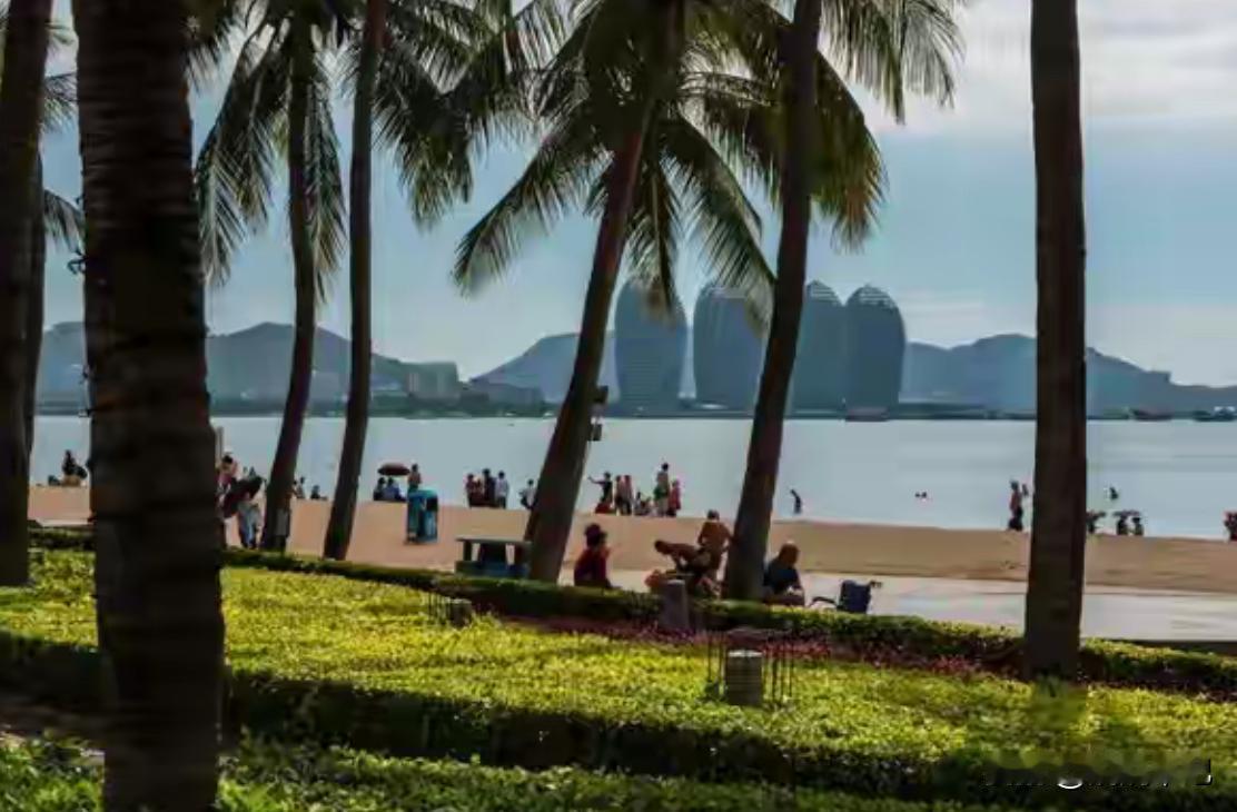 带娃来三亚过年，本来打算初七就撤。临走前一晚刷手机，发现机票价格更合适了，跟媳妇