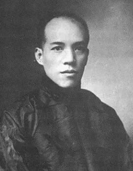 1926年，梁启超出现尿血的症状，他去看西医，西医说要做手术，他去看中医，中医说