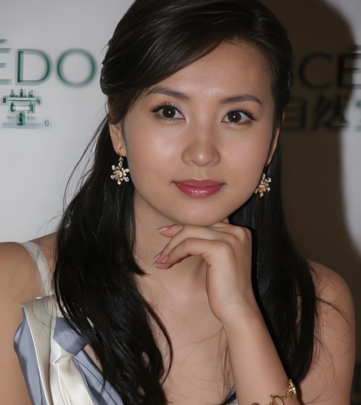我问老公，为什么陈好那么漂亮，你们男人却不会对她有幻想呢？老公说，陈好长