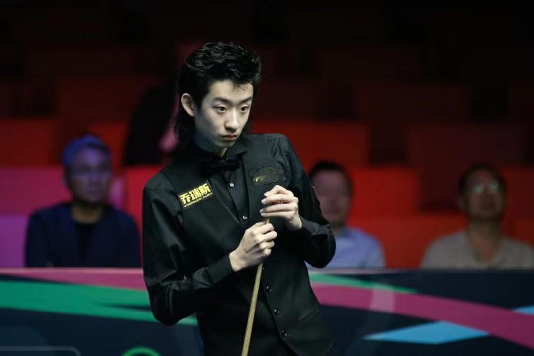 赵心童和吴宜泽，要在中国德比硬碰硬了！这半决赛打得，真是心跳拉满。赵心童对上