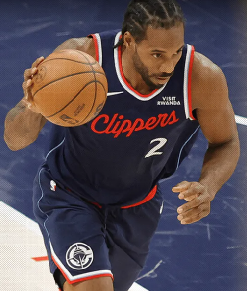 科怀-伦纳德因在昨日比赛中踩到场边球迷导致右脚踝扭伤，明日比赛出战成疑。此外，