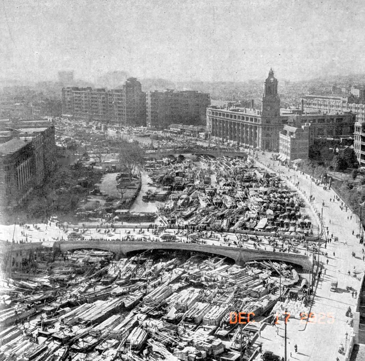 今年最舍不得删的照片解放前的上海滩，苏州河大堵船壮观模样，估计很多人还是头一次见