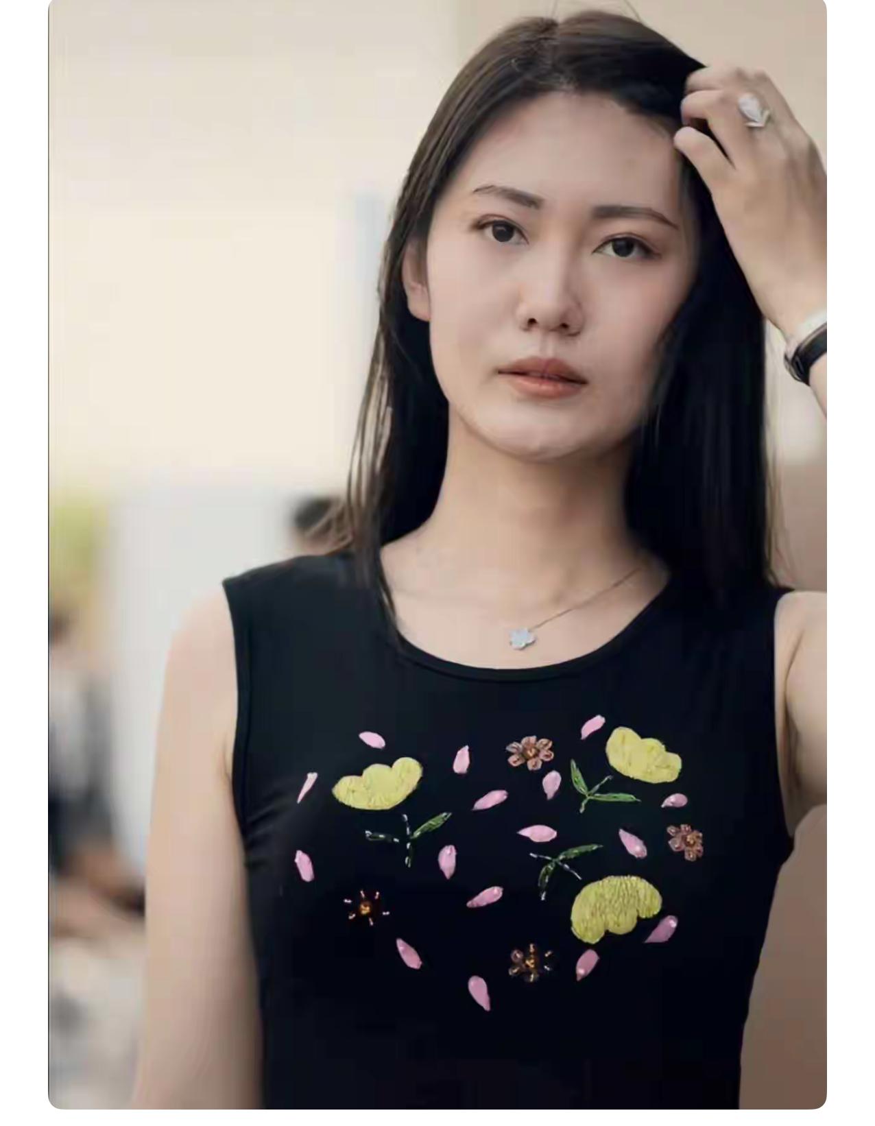 宋珍珍曝光董事长，结局会有三种很惨的结果。一.风波传开后，她难免被贴上负面标