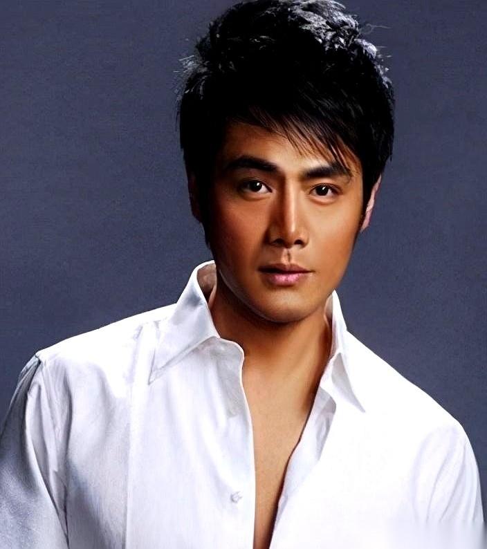 我见过最狠的甲方，是自己人。张纪中当年拍《笑傲江湖》，拍了15天，直接跟男主邵兵