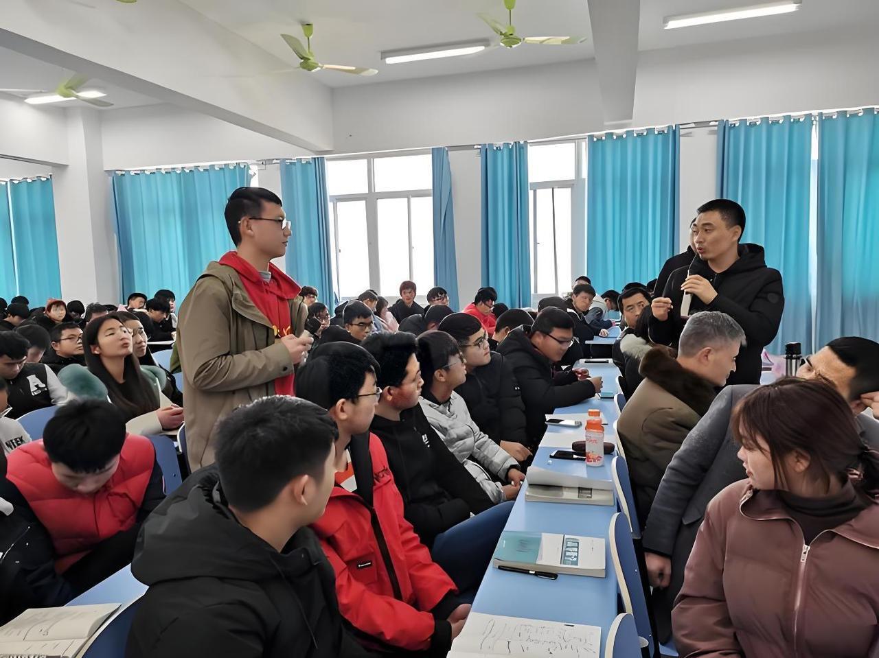 教师职业真相｜别被“稳定”骗了，前景只分两种人先泼一盆冷水：教师职业根本没有统