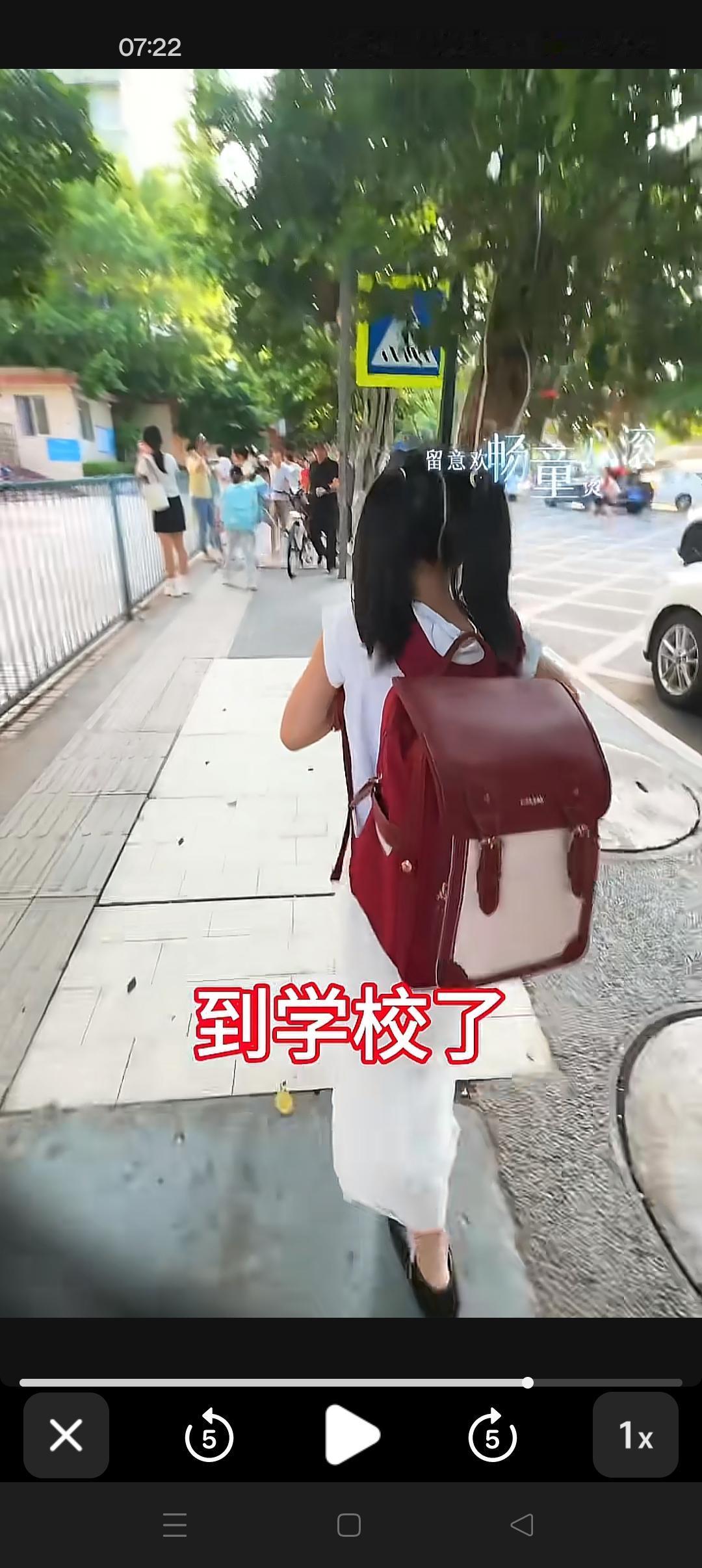 然然上学啦！😍奶奶做营养早餐和扎头发，然然这小辫给人很活力满满的感觉[赞]