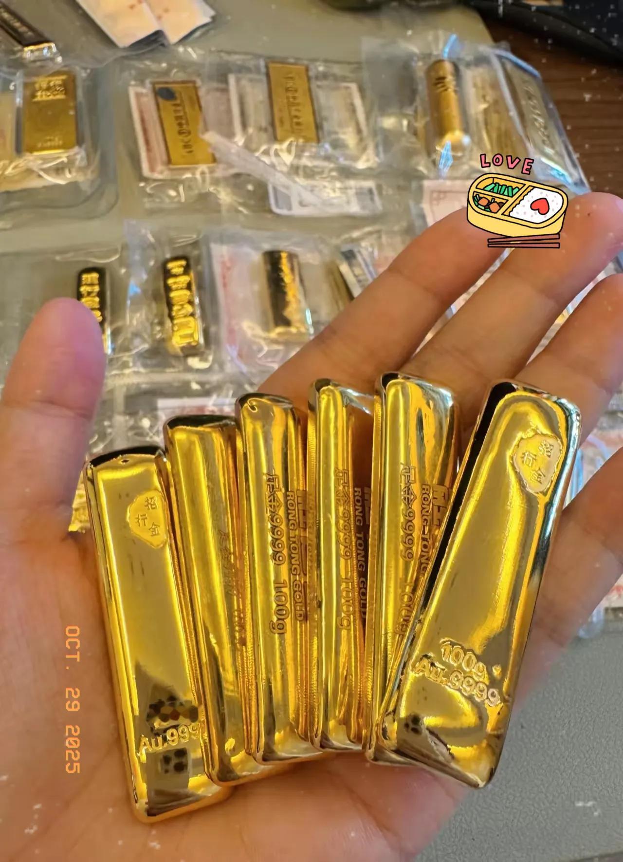 黄金回收的水，现在深到能淹死人！别光盯着金价波动，街头那些熟悉的回收小店接连