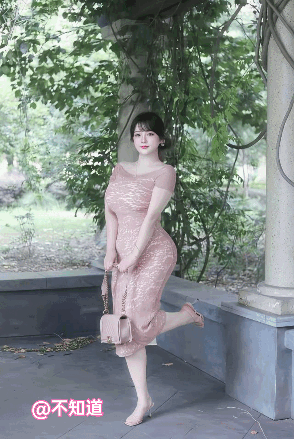 颜值好身材确实好衣服颜色款式搭配的也好